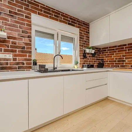 Apartament Sime *